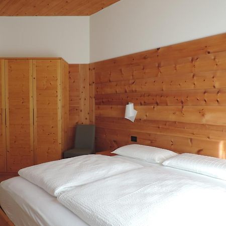 Garni Tuttotondo Hotel Levico Terme Room photo